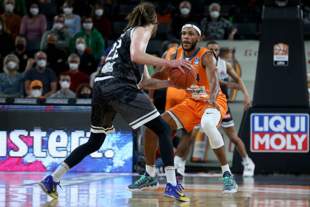 次依旧凭借 次依旧凭借